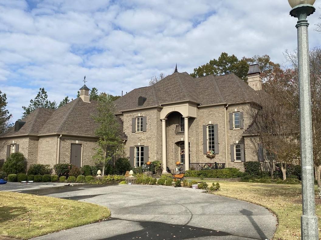 Close up roof repair DeSoto County